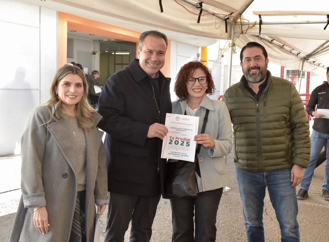 Entrega beneficios Toño Astiazarán a ciudadanos cumplidos con el pago de predial
