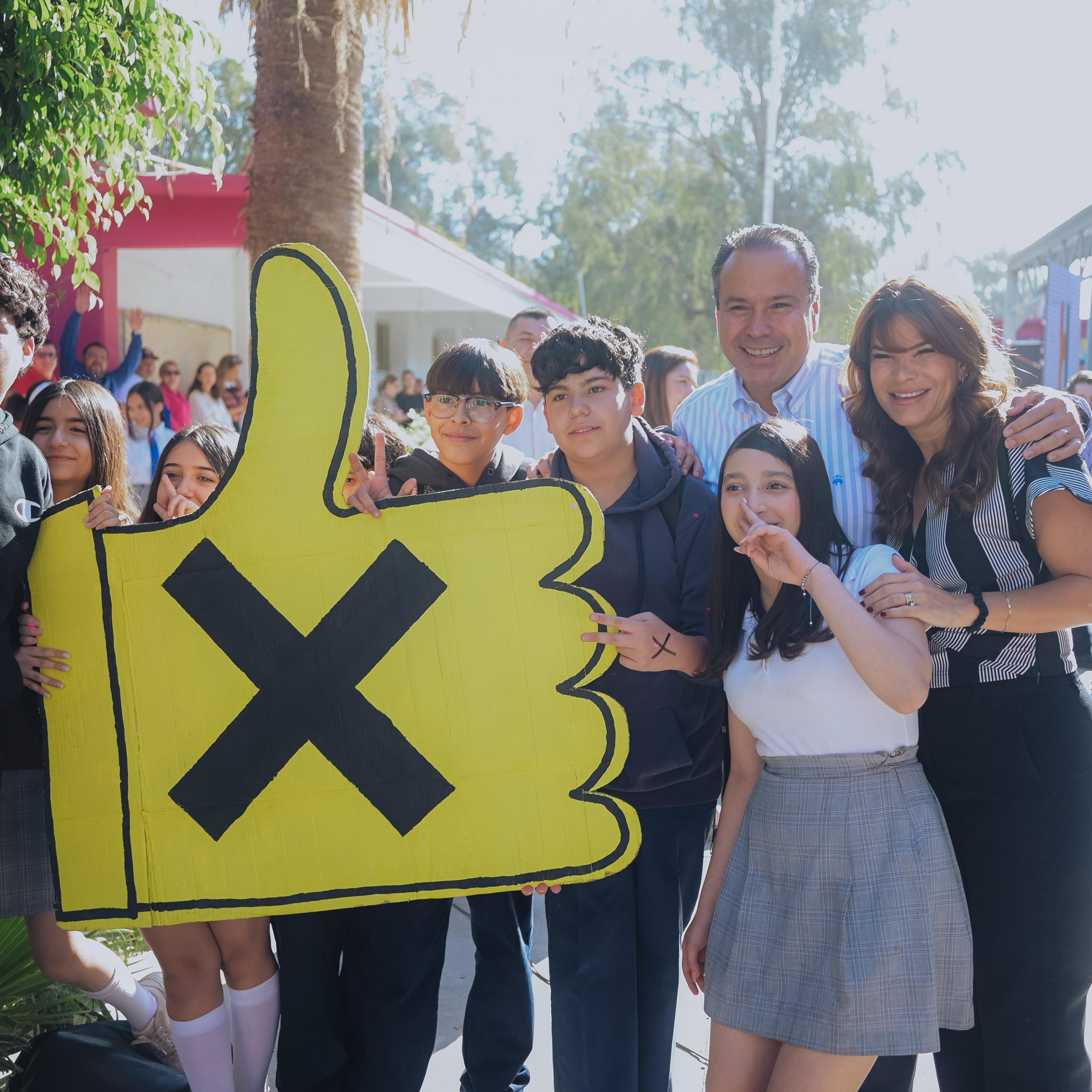Llevan Toño Astiazarán y Patty Ruibal programa Advertencia contra las adicciones a jóvenes de la secundaria No. 8