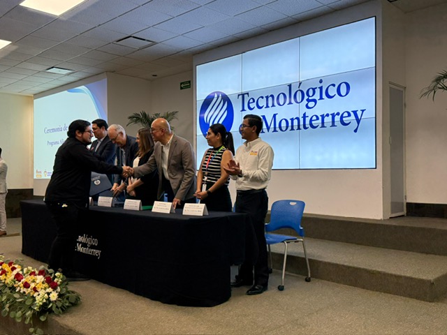 Se gradúan 20 persona en programa Alimento del Futuro