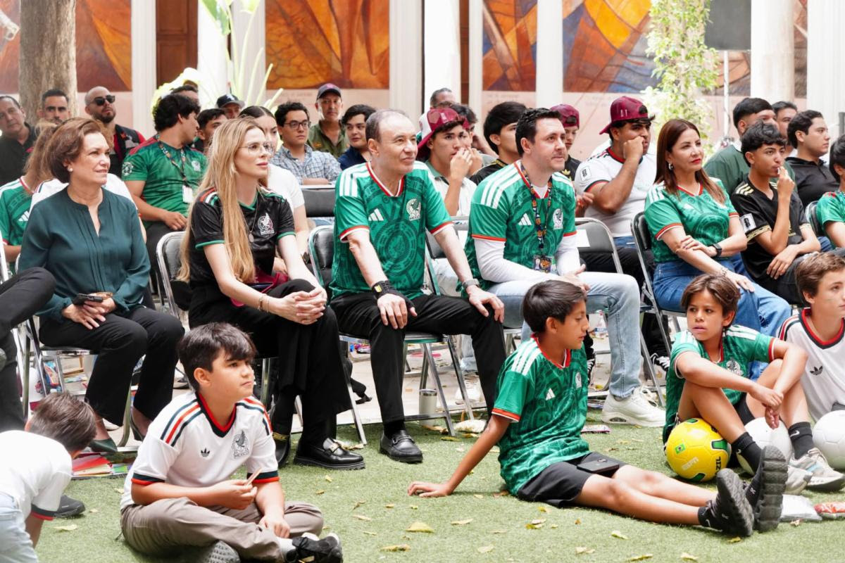 Acompañado disfruta Gobernador emoción del Mundial