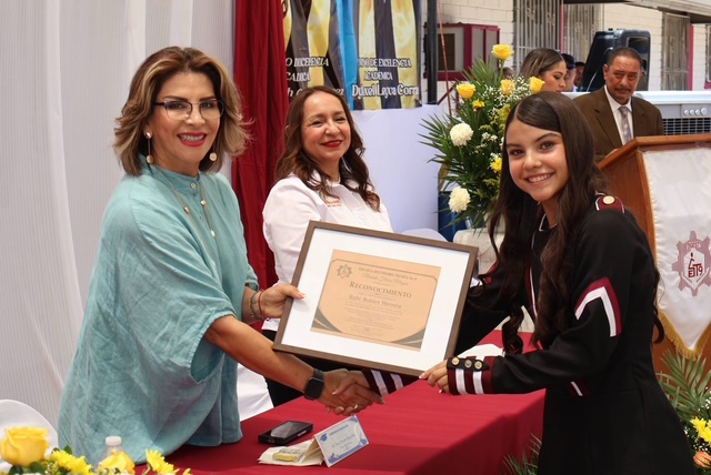 Felicita Esmeralda González a alumnos de Secundaria Técnica 9