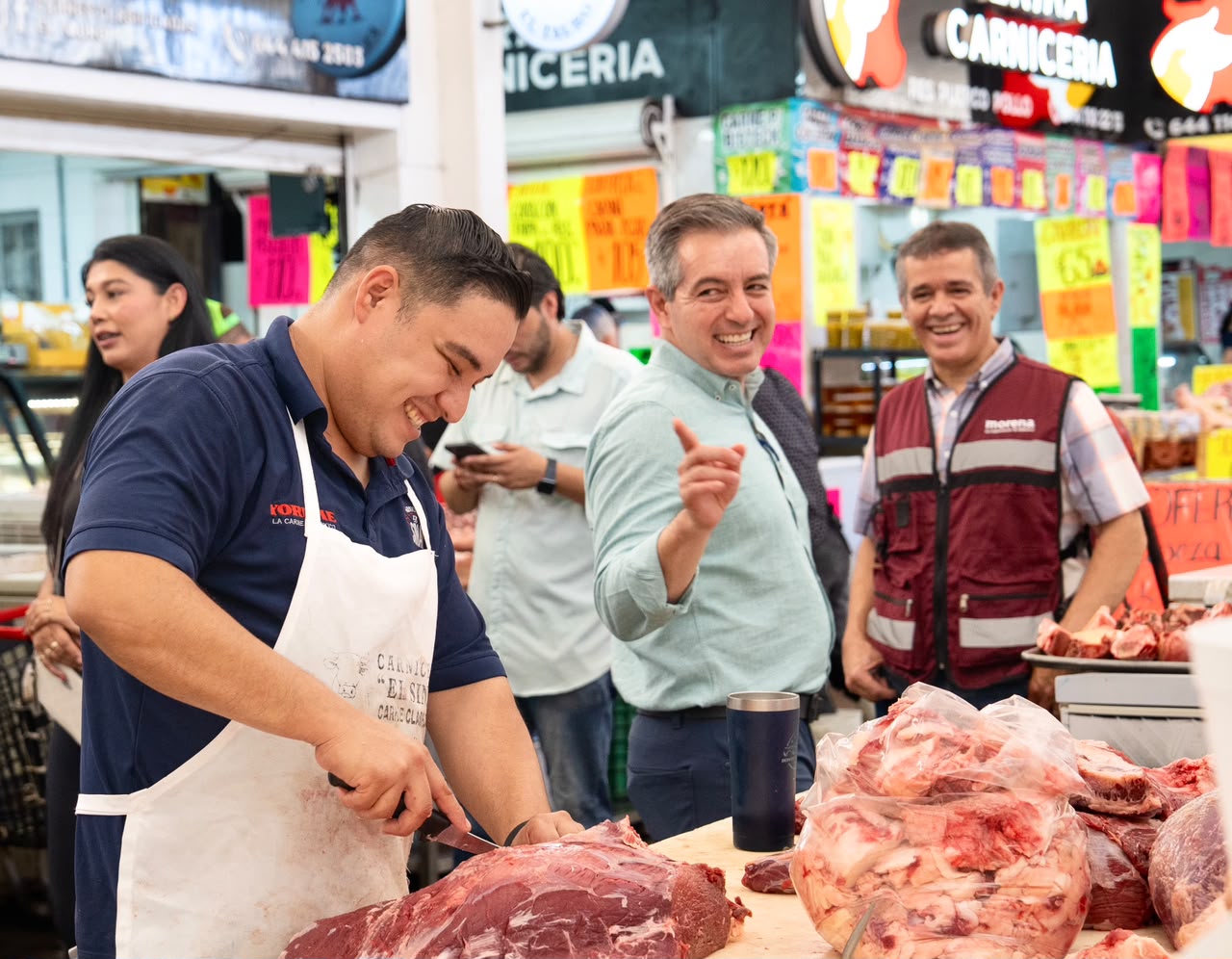 Recorre Omar Del Valle Colosio mercado, colonias y realiza asamblea en Cajeme
