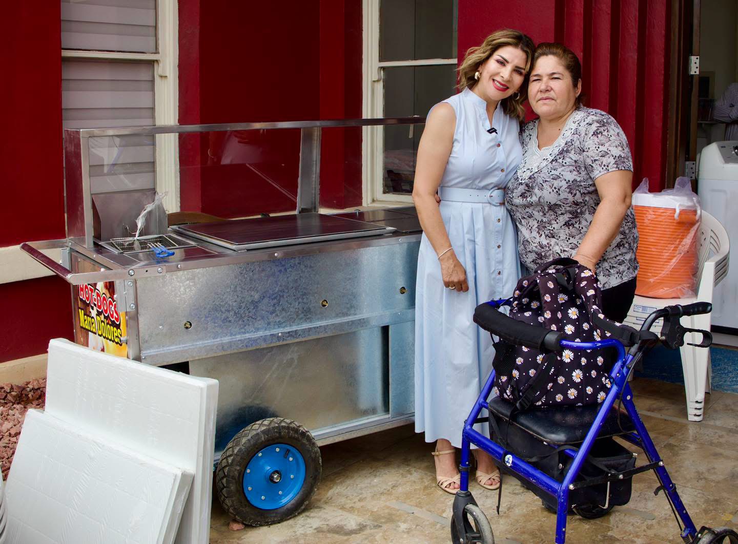 Entrega Alcaldesa apoyo a familias para que emprendan un negocio