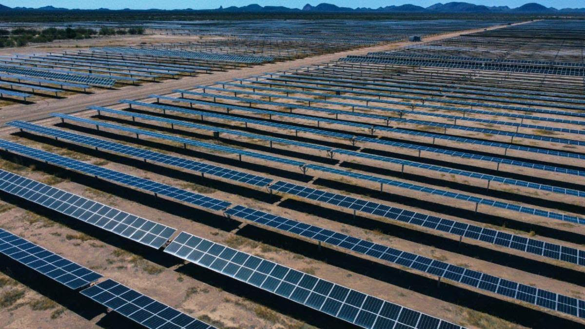 Operan al 100% dos etapas de la planta solar más grande de Latinoamérica: Durazo