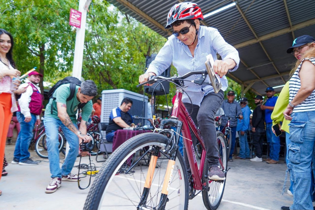 Fortalecen movilidad con entrega de bicicletas en San Pedro El Saucito