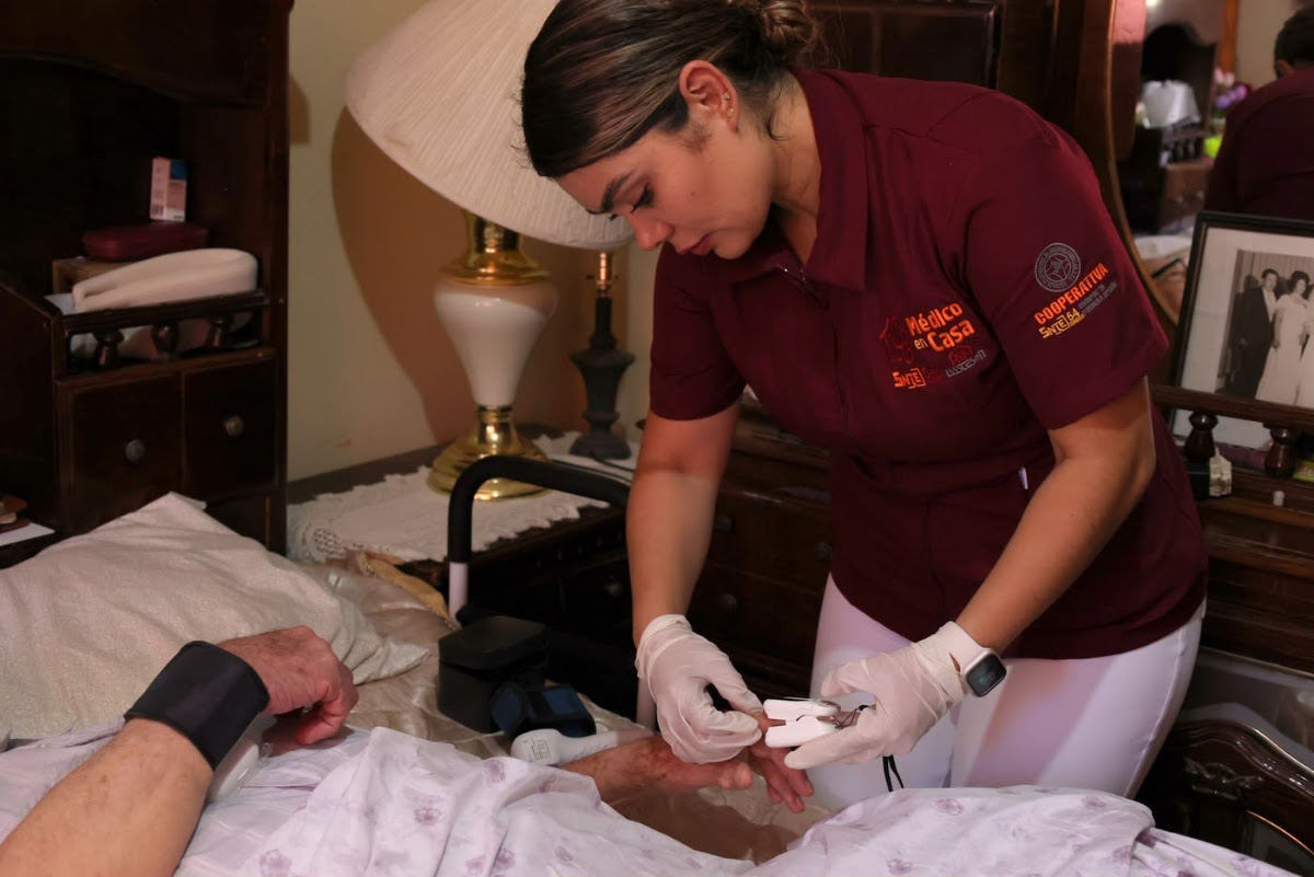 Otorga Sonora más de 7 mil consultas en un año con programa Médico en Casa