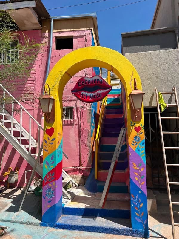 Falta poco para inauguración de la Escalera del Beso en Cananea