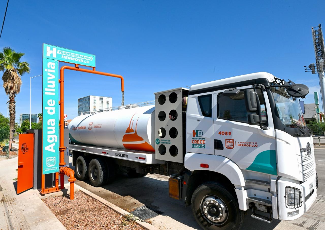 Capta primera agua de lluvia sistema pluvial del paso a desnivel Colosio