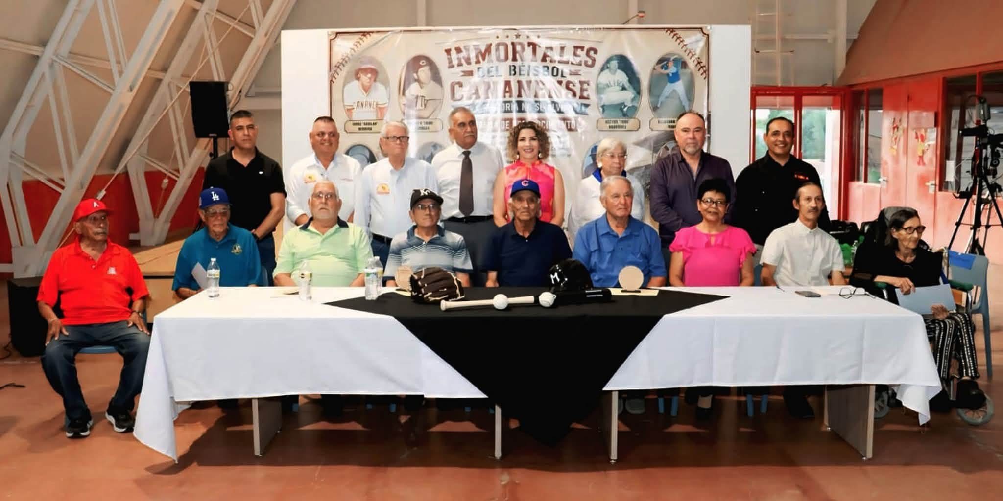Reconoce Esmeralda González a Inmortales del Beisbol Cananense