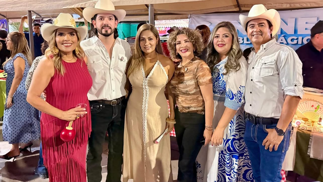 Presente Cananea en la Feria de la Pitaya en Carbó