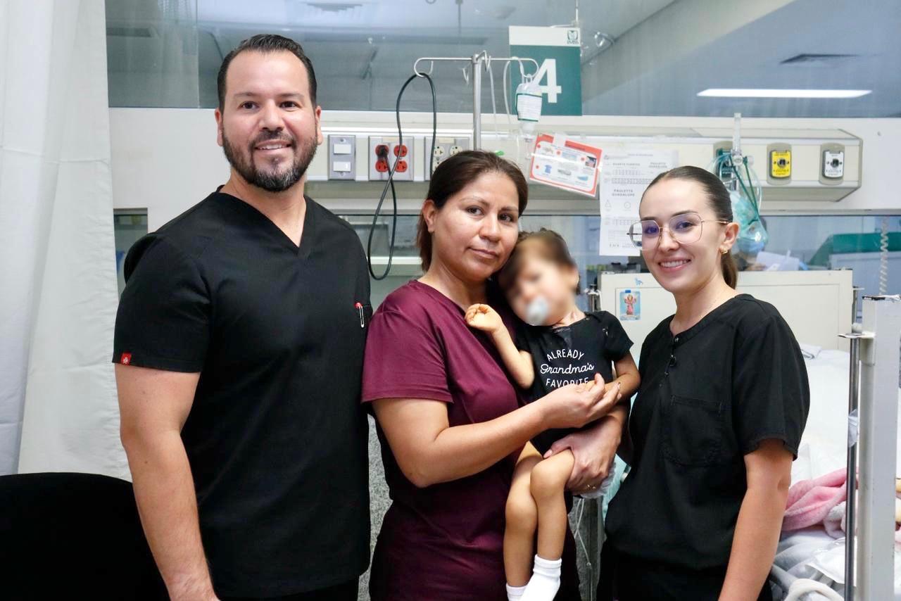 Especialistas del IMSS Sonora conectan esófago al estómago de una menor
