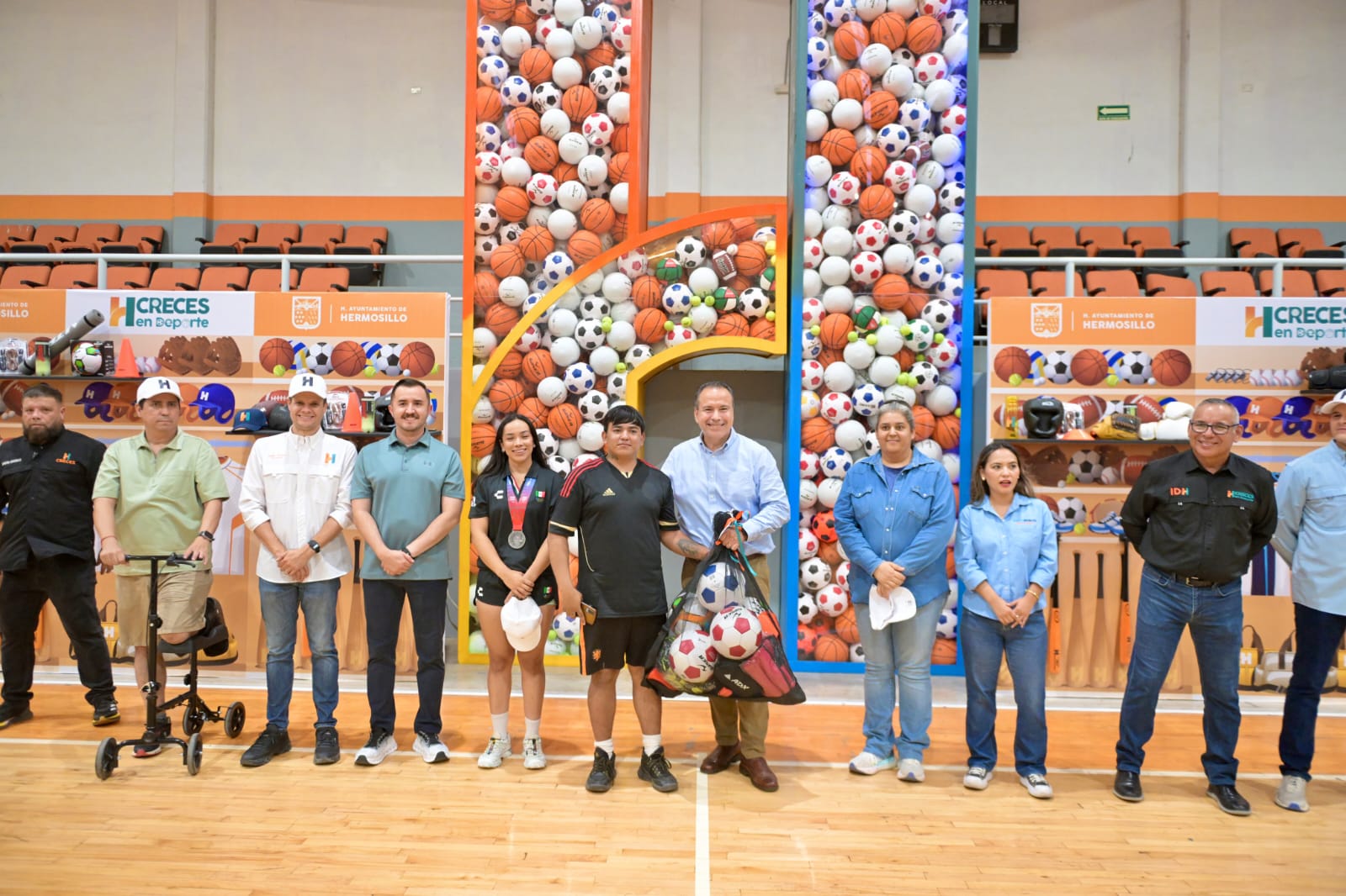 Respalda Toño Astiazarán a talentos deportivos con material de entrenamiento