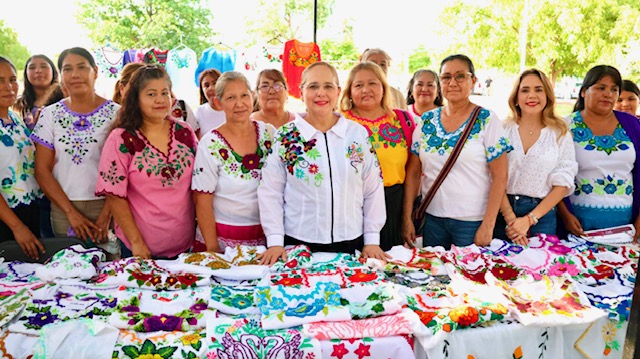 Impulsa Alcaldesa de Guaymas tradiciones de comunidades yaquis; clausura curso de bordado