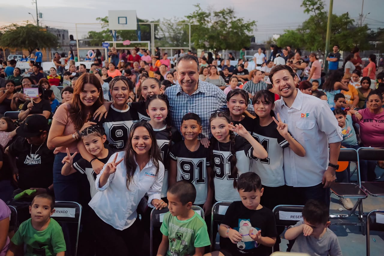 Entregan Paty y Toño Astiazarán útiles escolares a 500 niñas y niños en Altares