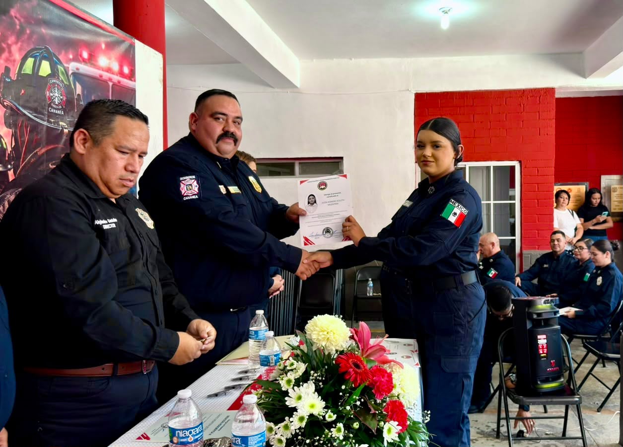 Reconoce Alcaldesa compromiso de bomberos voluntarios de Cananea