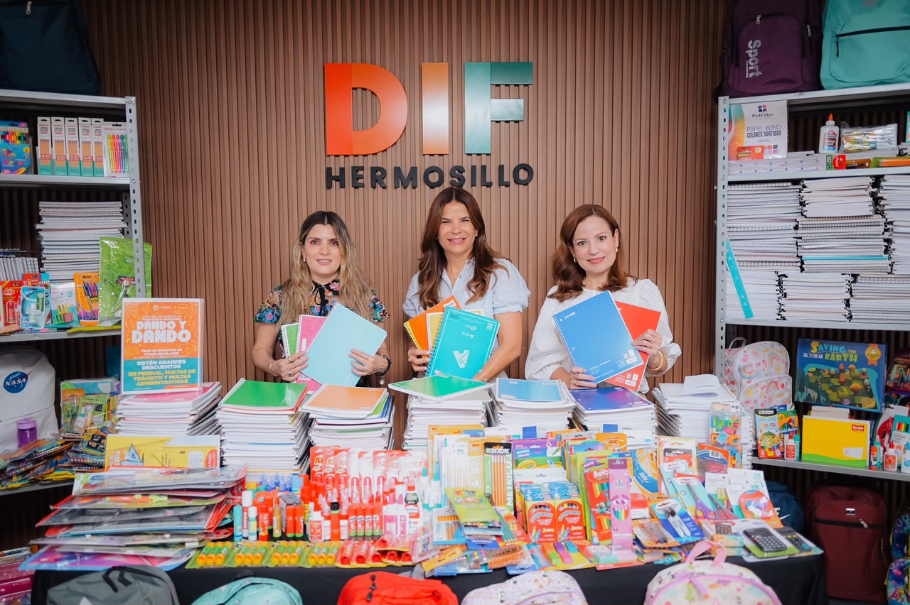 Recibe Patty Ruibal más de 5 mil 800 útiles para donar del programa Dando y Dando