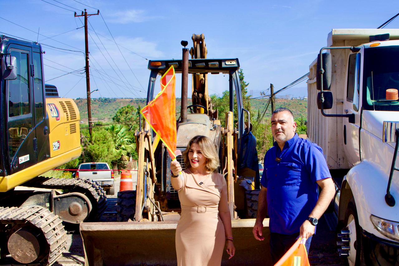 Da banderazo Alcaldesa de Cananea a rehabilitación de calle El Llanito