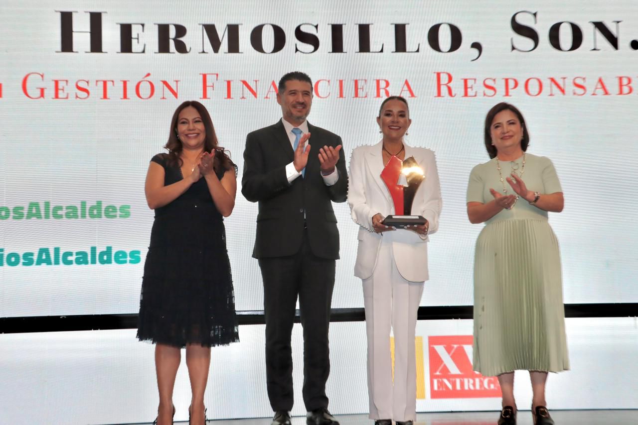 Recibe administración de Toño Astiazarán premio por manejo responsable de finanzas públicas