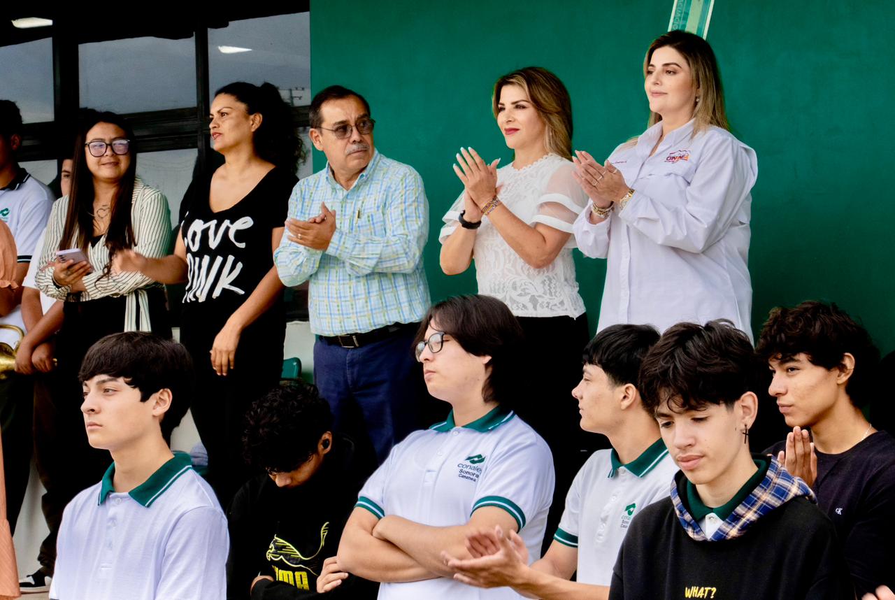 Da Esmeralda González banderazo a nuevo ciclo escolar en Cananea