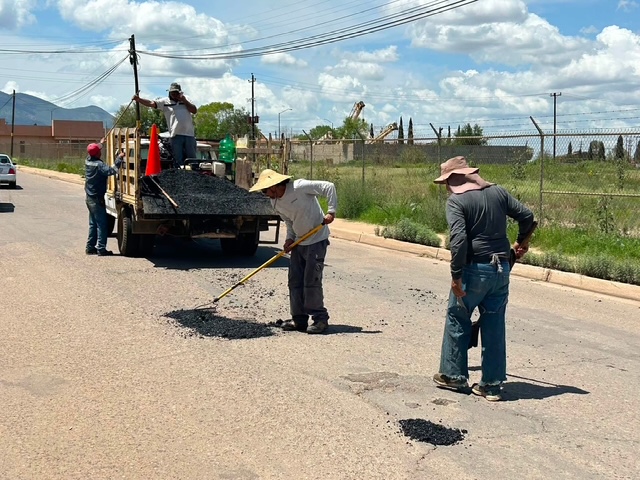 Trabaja Ayuntamiento por el mejoramiento de las calles en Cananea