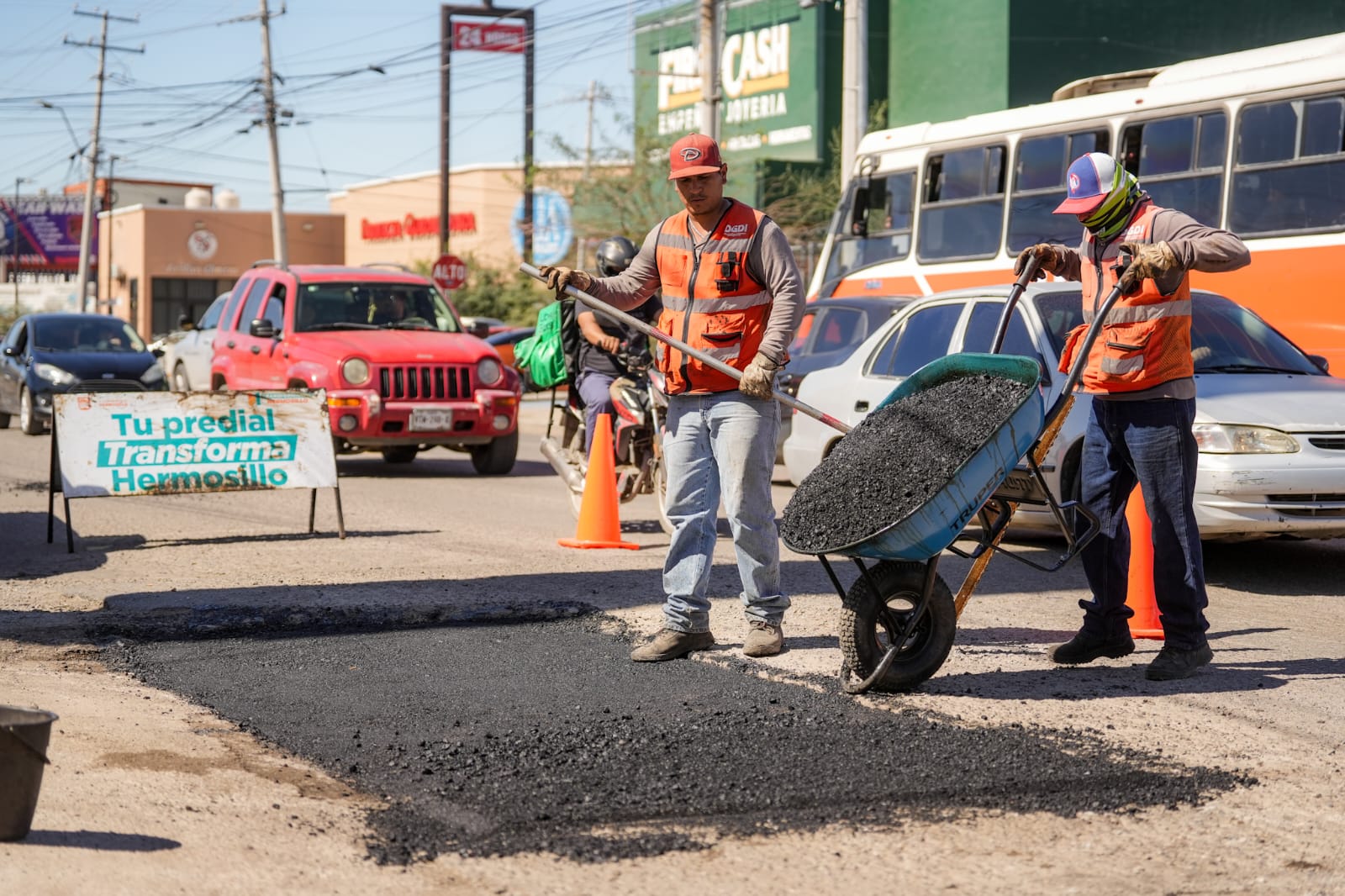 Mantiene Alcalde rehabilitación de vialidades en diversos sectores de la ciudad