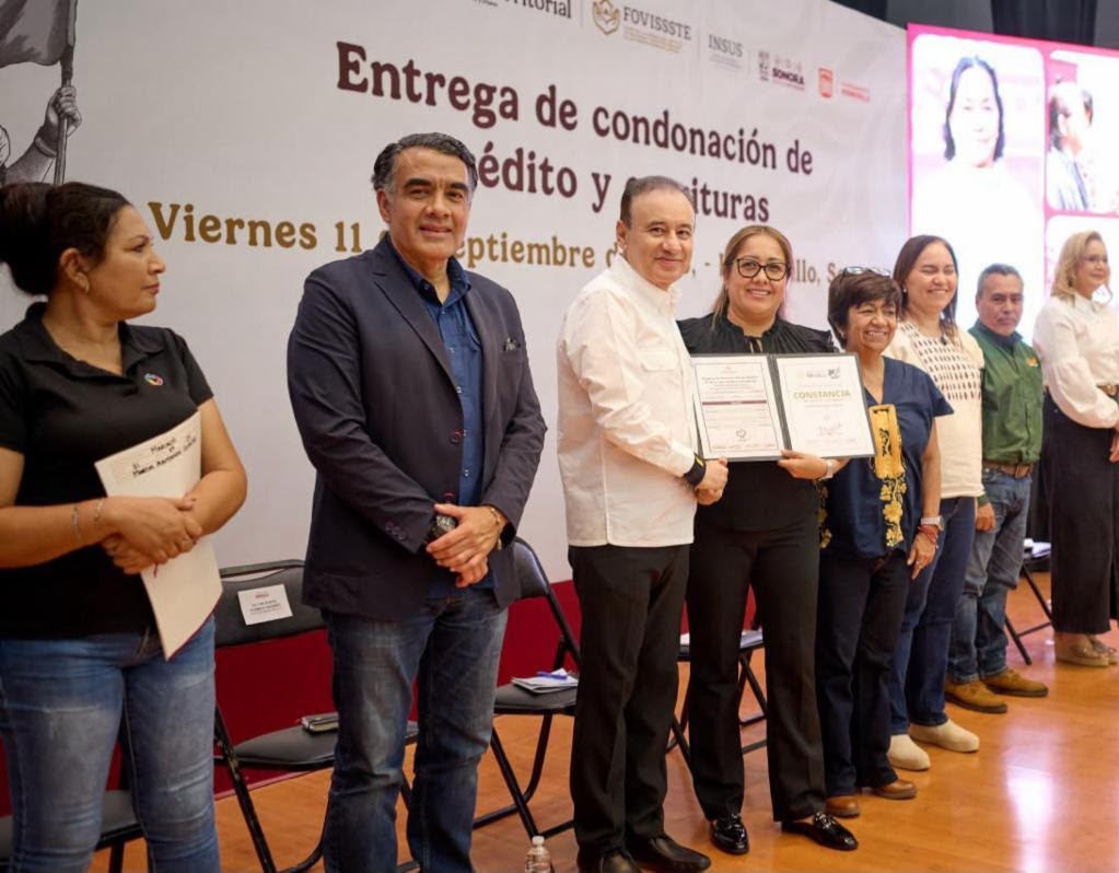 Aseguran Gobernador y Sedatu patrimonio de familias con entrega de escrituras y créditos liquidados