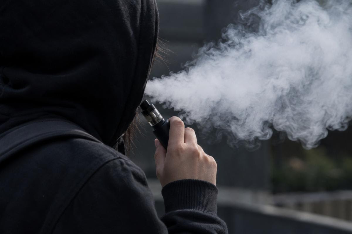 Advierte SSP que vapear puede llevar cientos de sustancias químicas a los pulmones