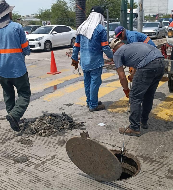 Llama AguaH a evitar tirar basura y residuos en calles y alcantarillas