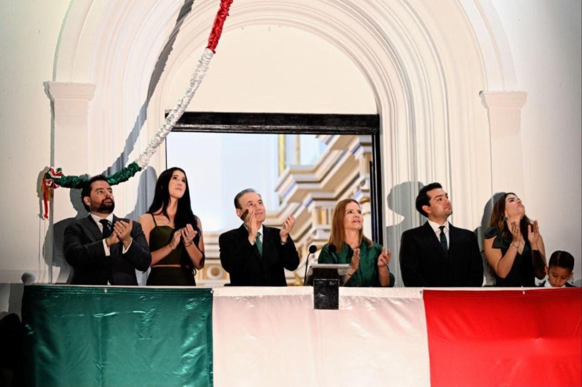 Cafeceando, de Octaviano Rojas G.// Fervor patrio en la plaza