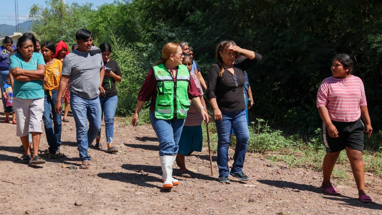 Entrega Karla Córdova apoyos a afectados por “Polo” en área rural de Guaymas
