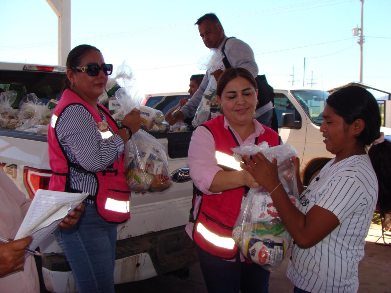 Llevan Ayuntamiento de Guaymas y Sistema DIF apoyo directo a damnificados de “Polo”