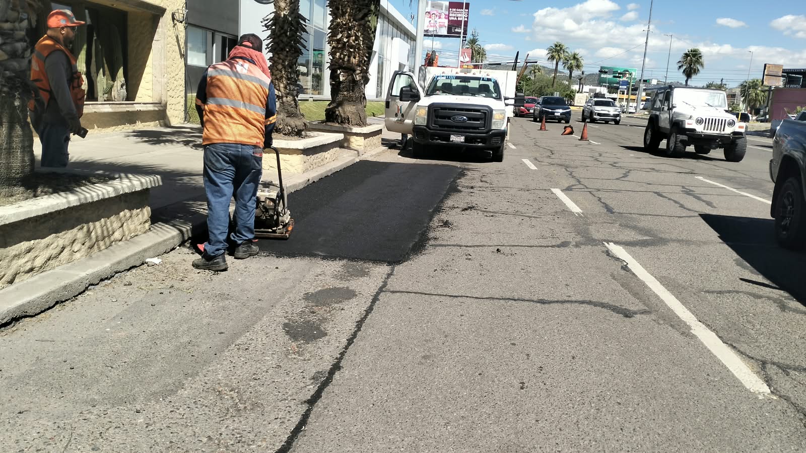 Refuerza Ayuntamiento programa de bacheo y atención de calles en la ciudad