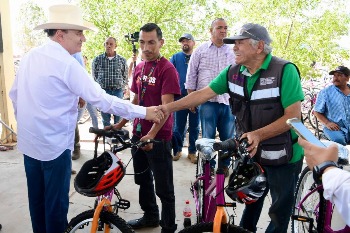 Facilita Gobernador movilidad en comunidades alejadas con entrega de bicicletas