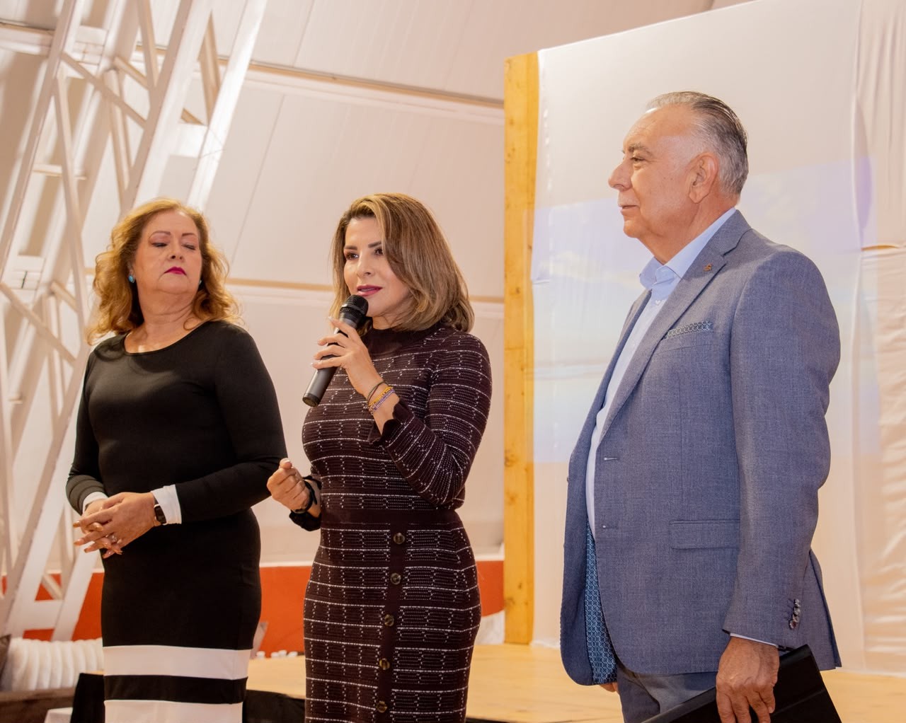 Reitera Esmeralda González apoyo al sector empresarial de Cananea
