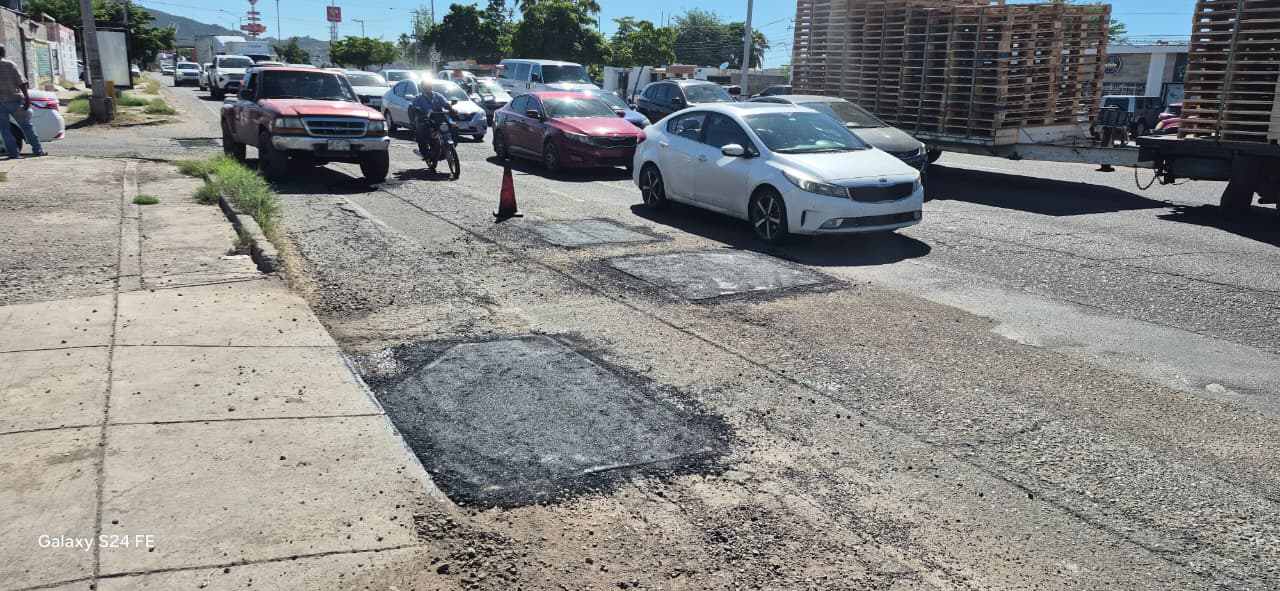 Sin descanso acciones intensivas de bacheo en Hermosillo