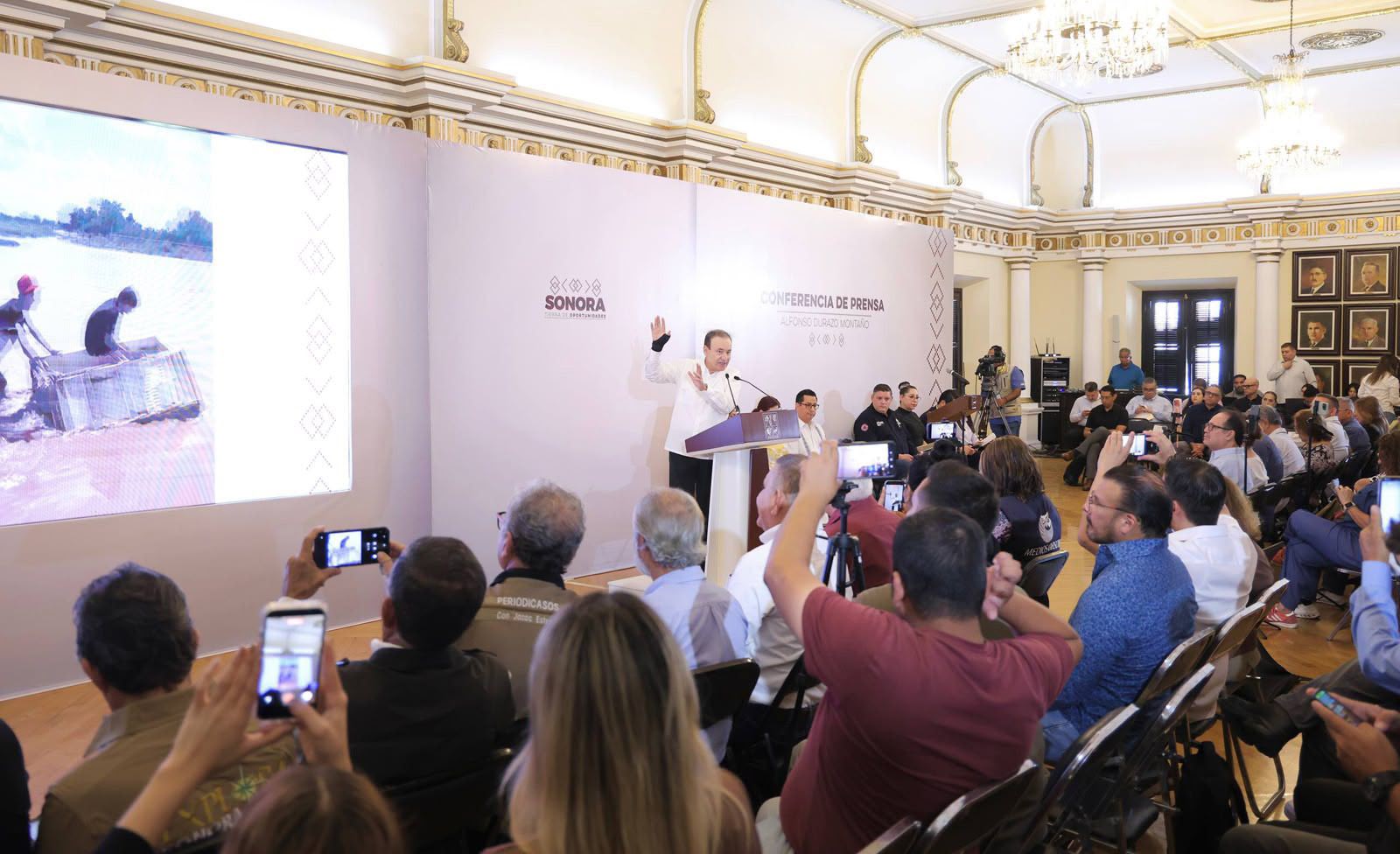 Cafeceando, de Octaviano Rojas G.// El gober sigue gestionando// El Verde, con Lorenia